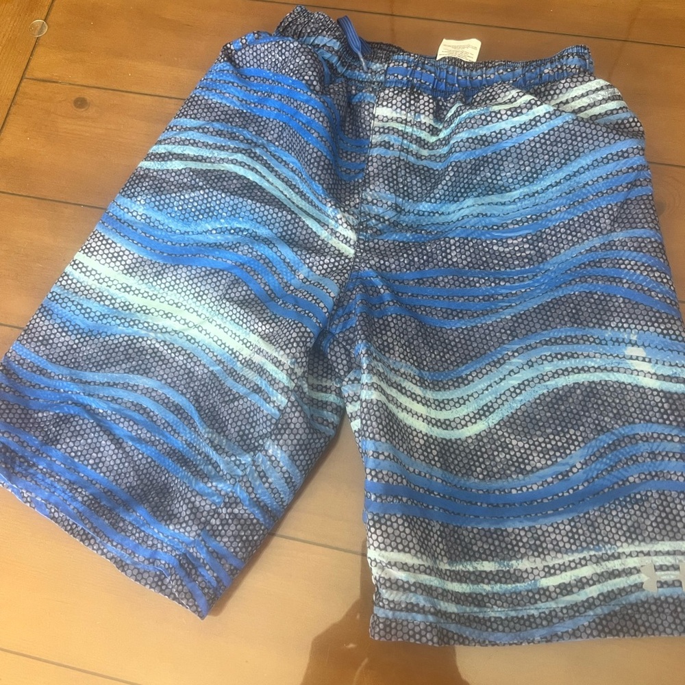 Under armour youth large swim suit boys